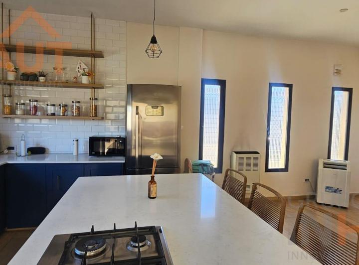 Casa · 216m² · 7 Ambientes · 2 Cocheras