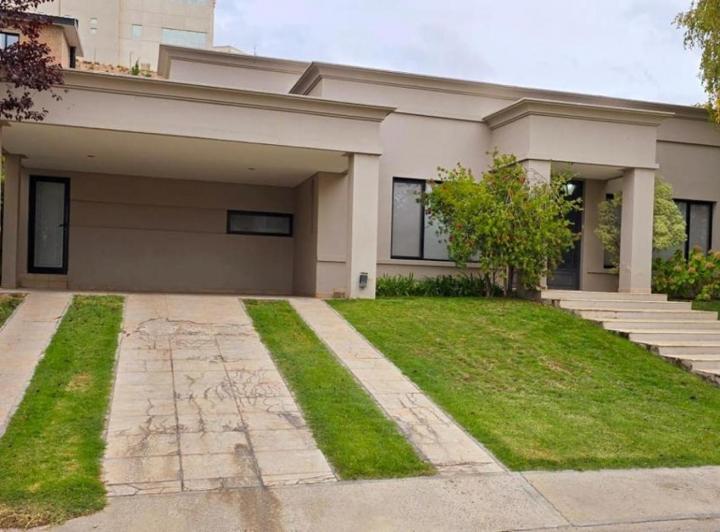 Casa · 279m² · 4 Ambientes