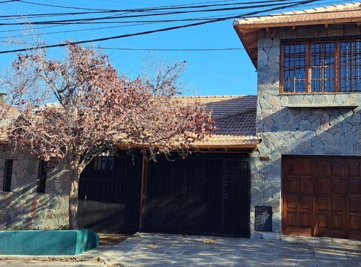 Casa · 251m² · 6 Ambientes