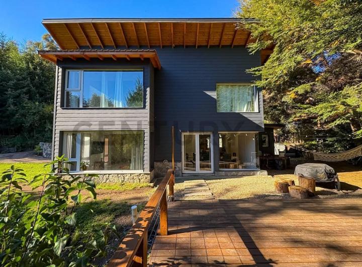 Casa · 170m² · 6 Ambientes · 2 Cocheras