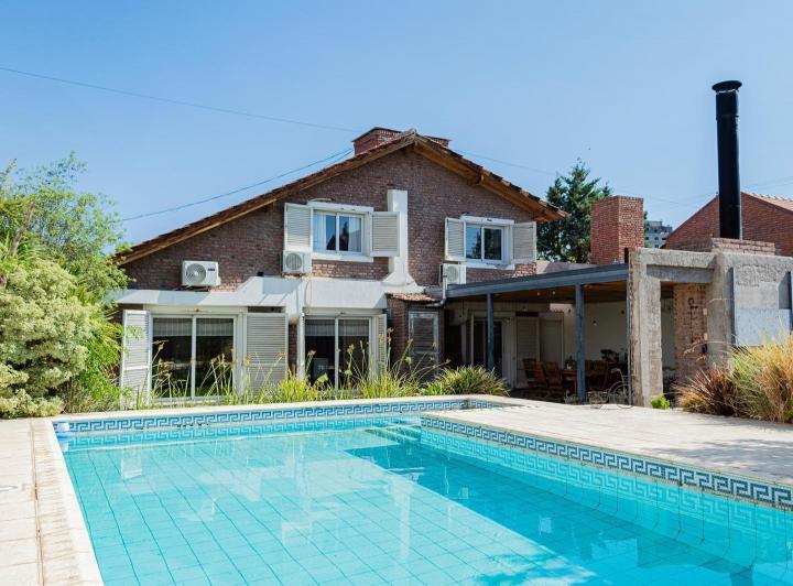 Casa · 244m² · 6 Ambientes · 2 Cocheras