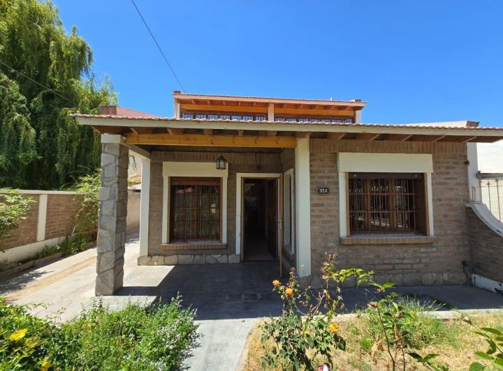 Casa · 159m² · 5 Ambientes · 3 Cocheras