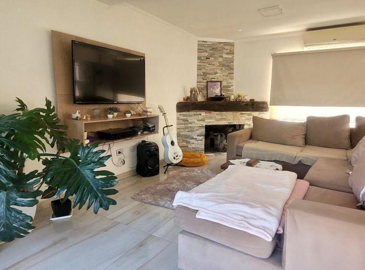 Casa · 188m² · 6 Ambientes · 3 Cocheras