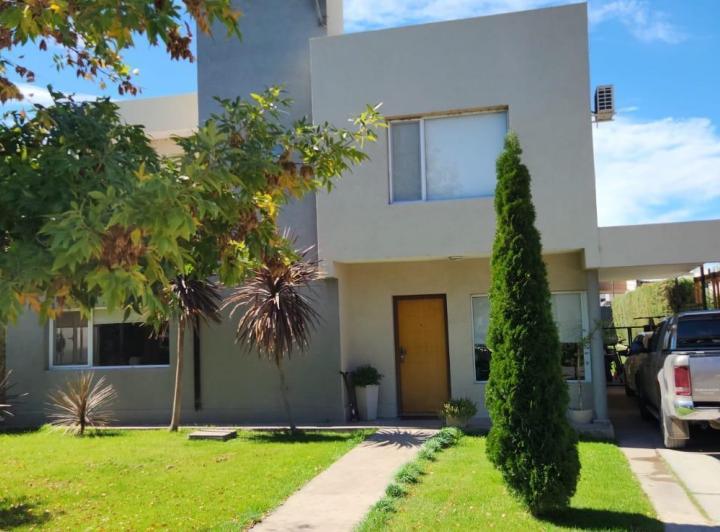 Casa · 290m² · 5 Ambientes · 1 Cochera