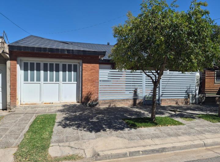 Casa · 150m² · 6 Ambientes · 1 Cochera