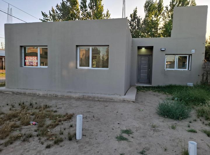 Casa · 80m² · 5 Ambientes · 2 Cocheras