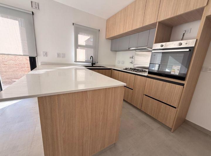 Casa · 132m² · 4 Ambientes · 2 Cocheras