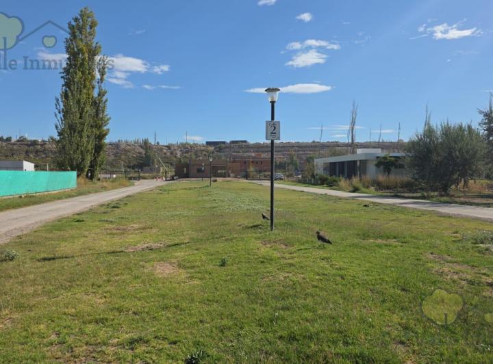 Terreno · 904m²