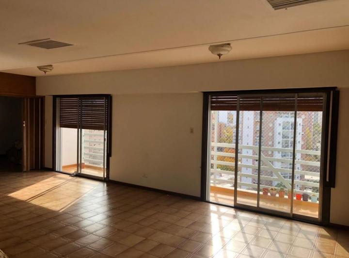 Departamento · 185m² · 10 Ambientes · 1 Cochera