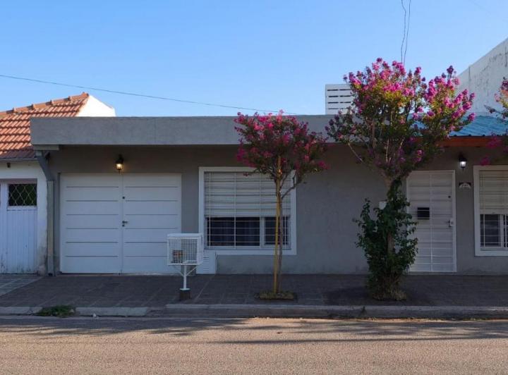 Casa · 174m² · 8 Ambientes · 2 Cocheras