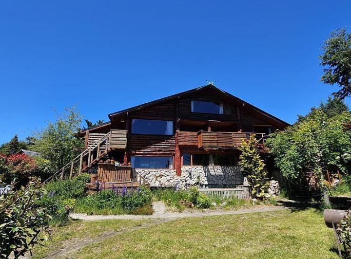 Casa · 227m² · 8 Ambientes · 1 Cochera