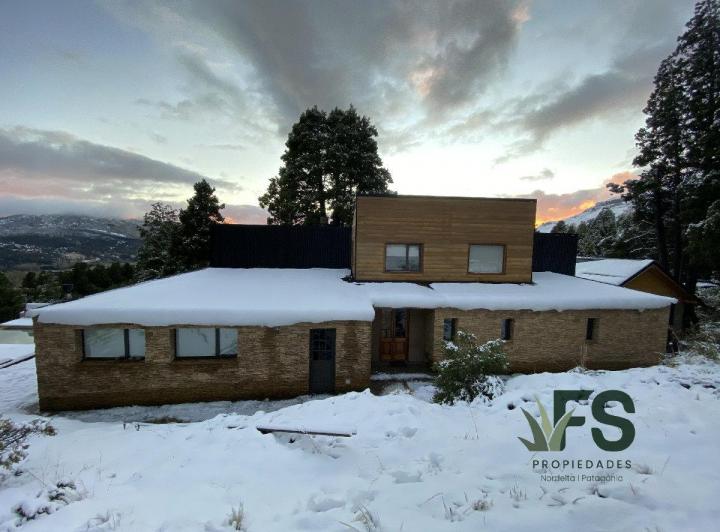Casa · 320m² · 5 Ambientes · 2 Cocheras