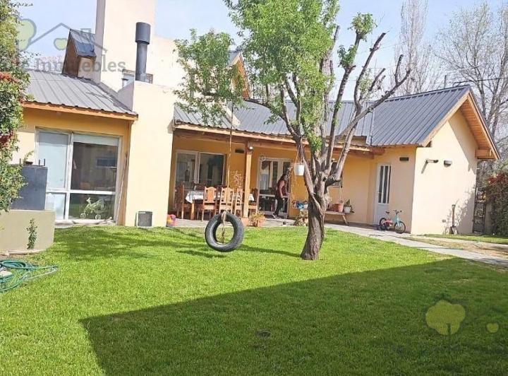 Casa · 208m² · 5 Ambientes · 2 Cocheras
