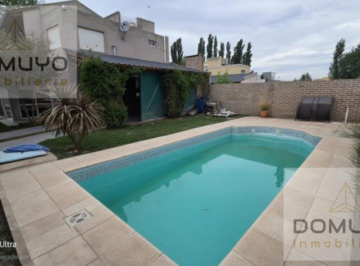 Casa · 230m² · 7 Ambientes · 1 Cochera