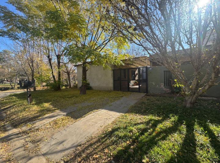Casa · 212m² · 9 Ambientes · 2 Cocheras