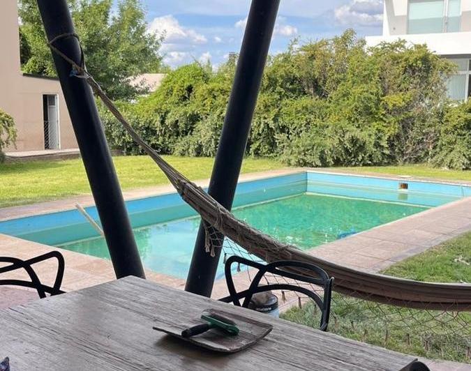 Casa · 202m² · 8 Ambientes · 1 Cochera