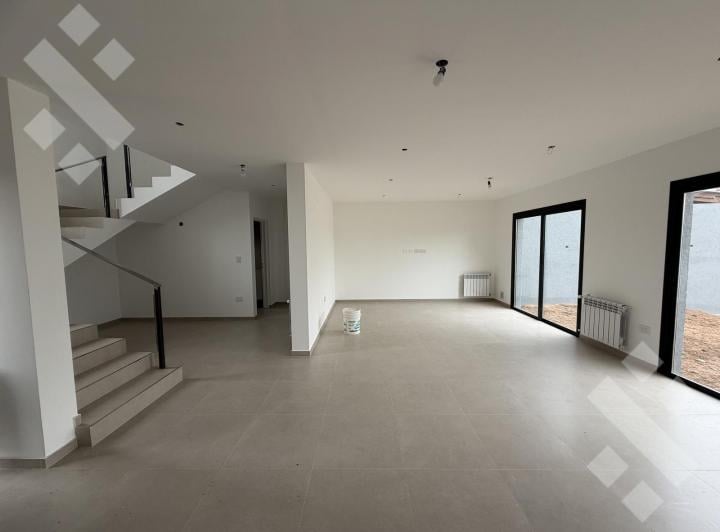 Casa · 155m² · 5 Ambientes · 2 Cocheras