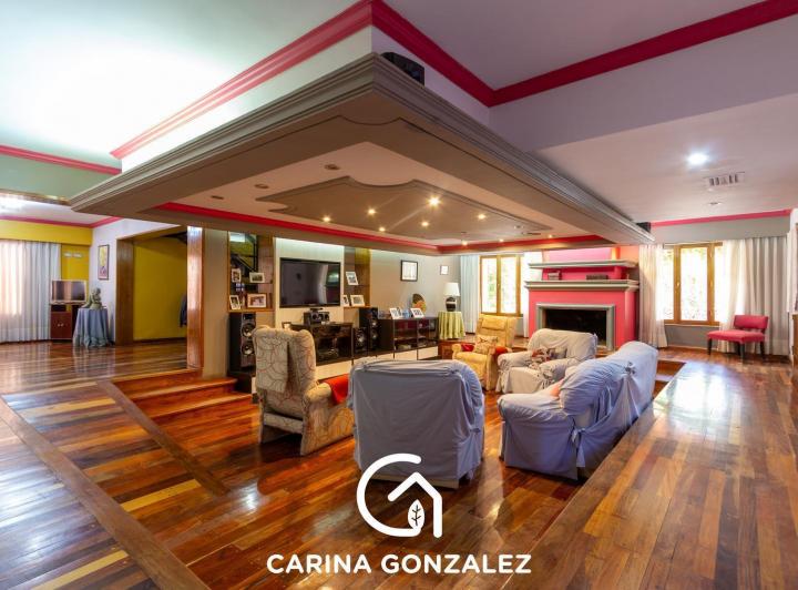 Casa · 1061m² · 7 Dormitorios · 1 Cochera