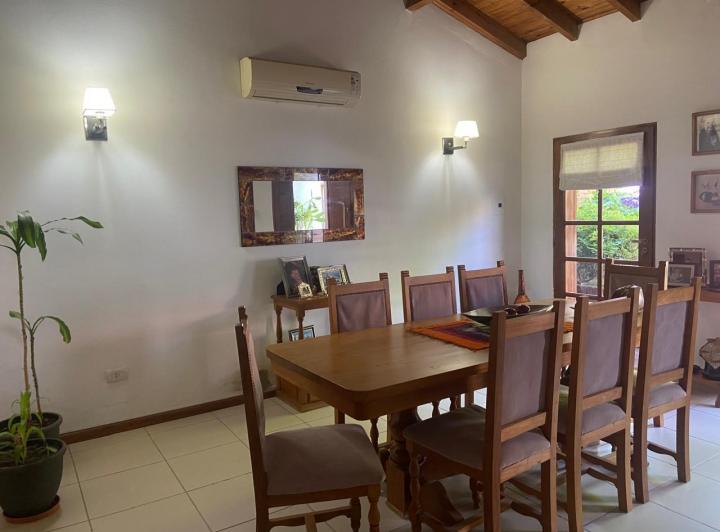 Casa · 130m² · 9 Ambientes · 1 Cochera