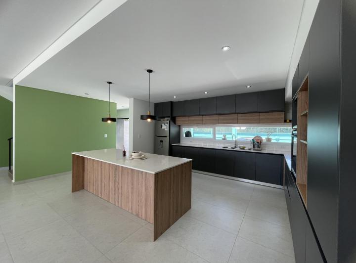 Casa · 126m² · 5 Ambientes · 2 Cocheras