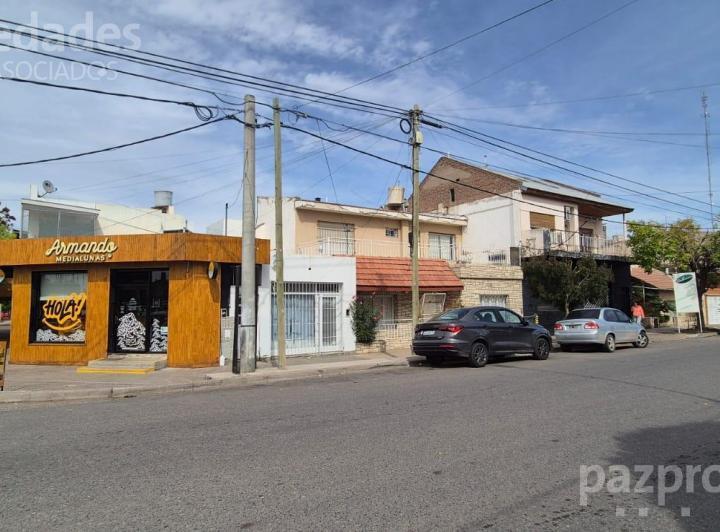Casa · 222m² · 2 Dormitorios