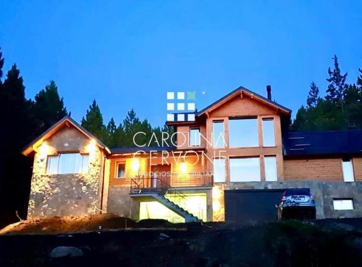 Casa · 257m² · 4 Ambientes · 2 Cocheras