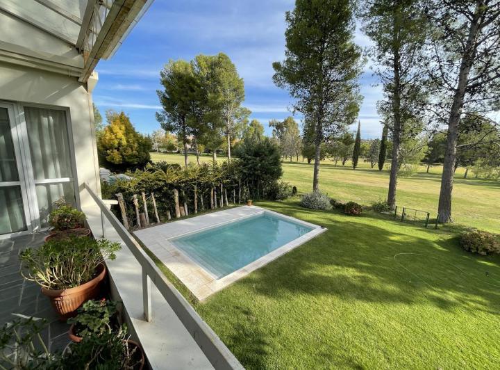 Casa · 630m² · 6 Ambientes · 2 Cocheras