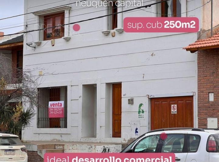 Casa · 249m² · 2 Dormitorios · 1 Cochera