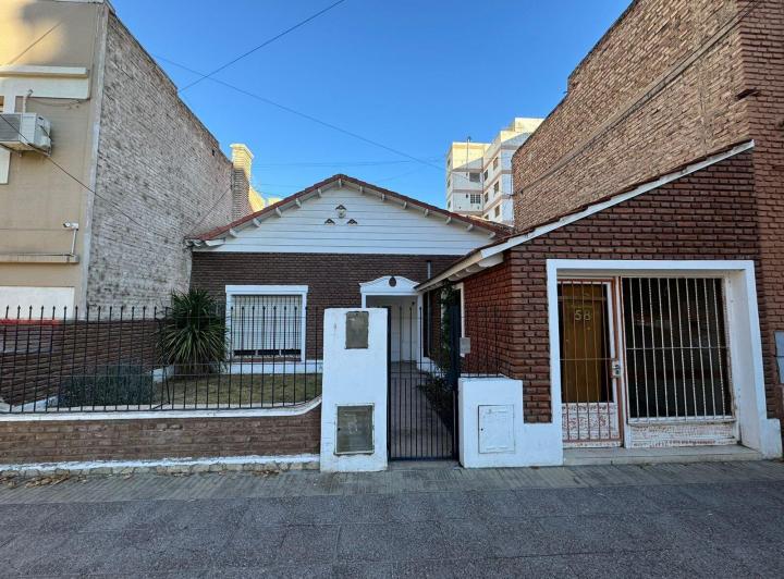 Casa · 180m² · 8 Ambientes