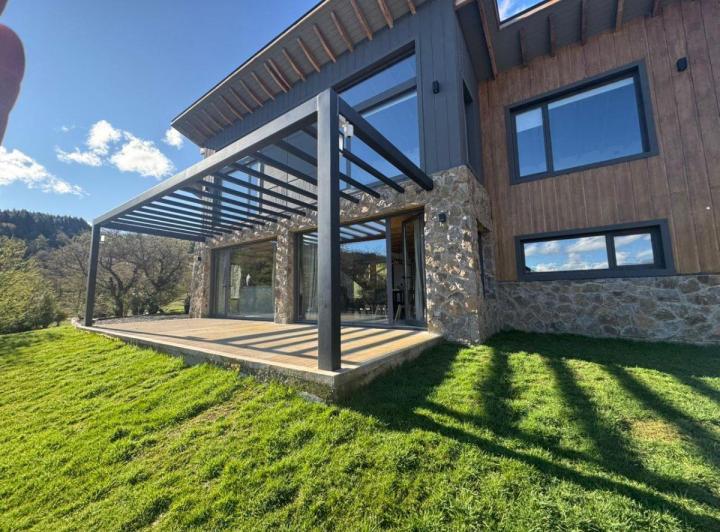Casa · 200m² · 7 Ambientes