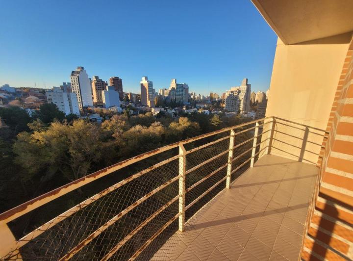 Departamento · 90m² · 5 Ambientes · 1 Cochera