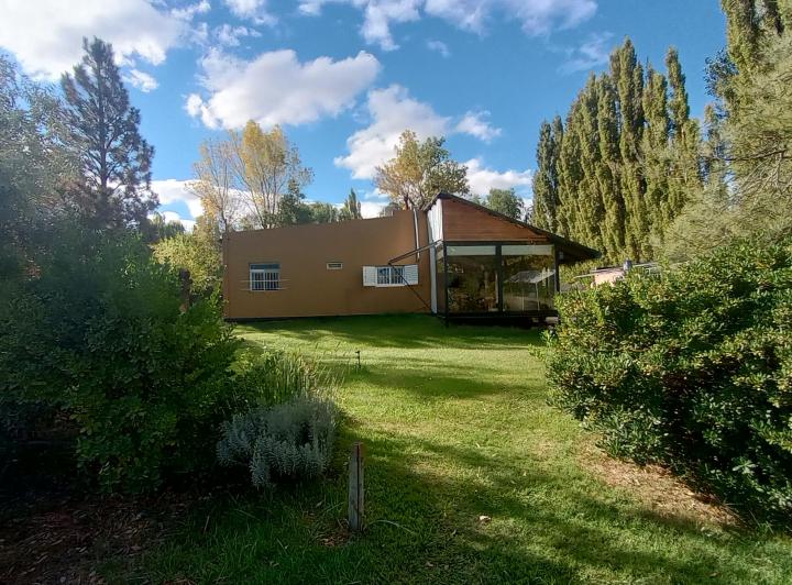 Terreno · 750m² · 12 Ambientes · 2 Cocheras