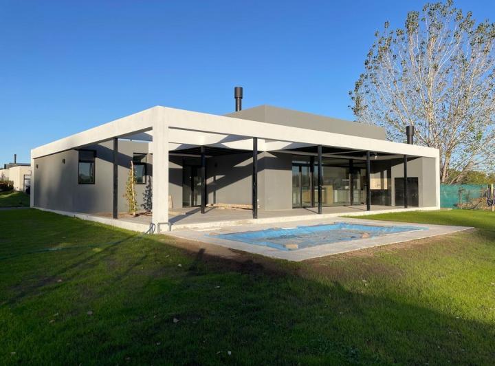 Casa · 216m² · 3 Dormitorios
