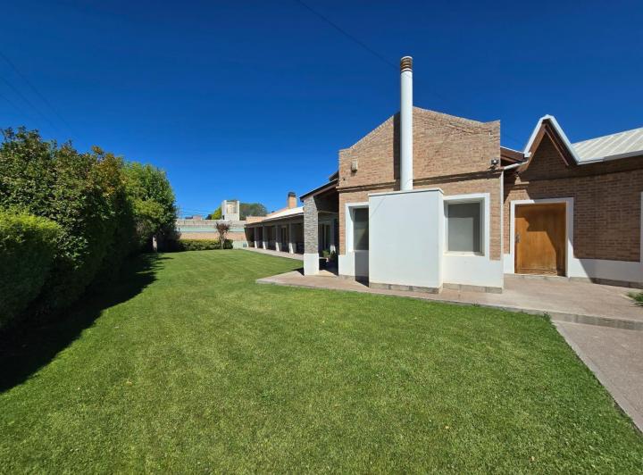 Casa · 410m² · 6 Ambientes · 6 Cocheras