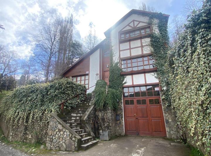 Casa · 180m² · 4 Ambientes · 1 Cochera