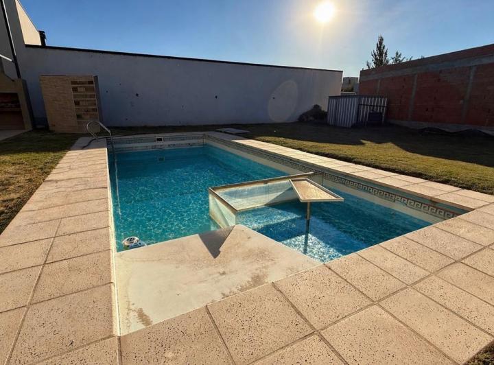 Casa · 171m² · 5 Ambientes · 2 Cocheras