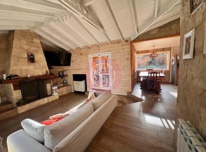 Casa · 240m² · 5 Ambientes