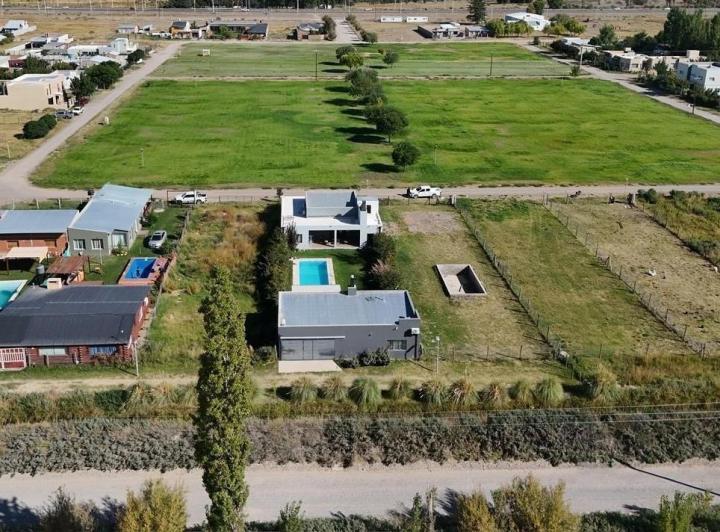 Casa · 680m² · 3 Dormitorios · 1 Cochera