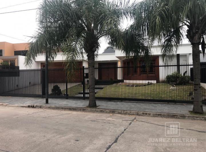 Casa · 650m² · 4 Dormitorios · 4 Cocheras