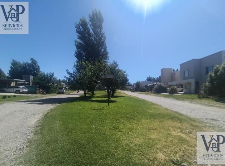 Terreno · 744m²