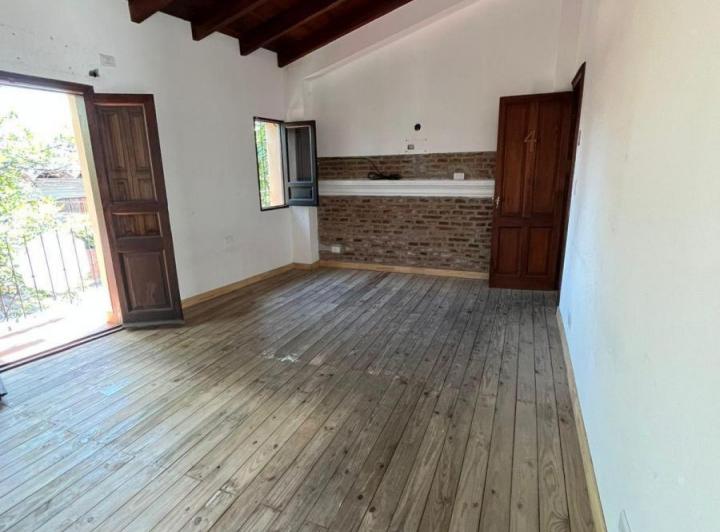 Casa · 180m² · 8 Ambientes