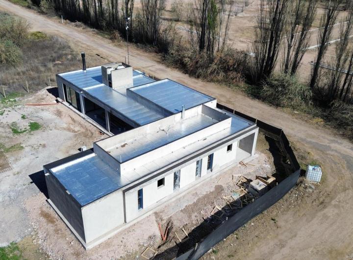 Casa · 250m² · 5 Ambientes · 2 Cocheras