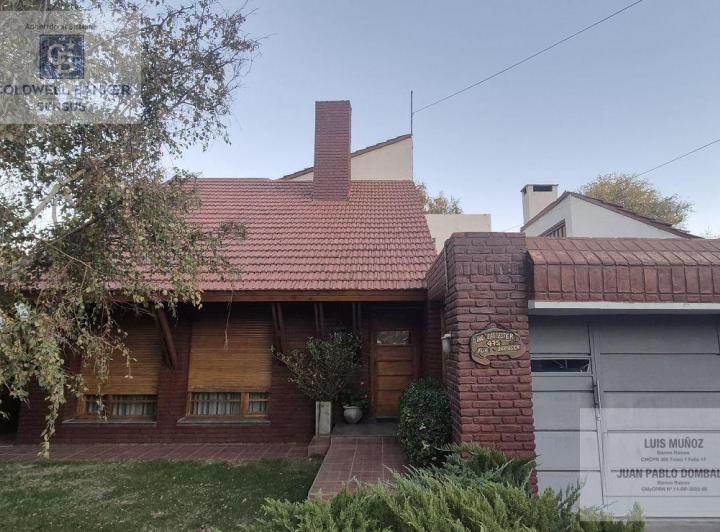 Casa · 382m² · 10 Ambientes · 1 Cochera