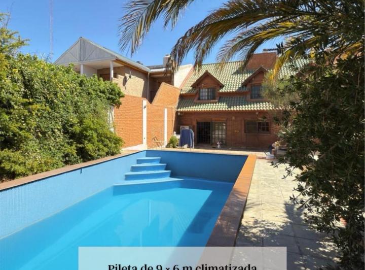 Casa · 350m² · 15 Ambientes · 3 Cocheras