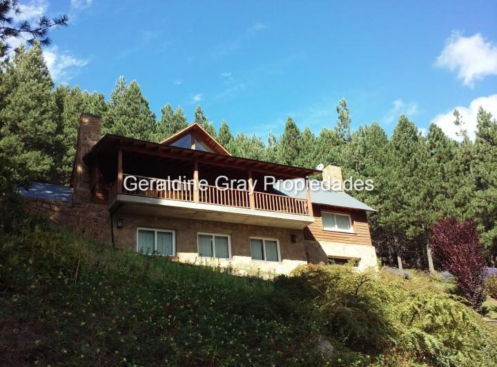 Casa · 430m² · 6 Ambientes · 1 Cochera