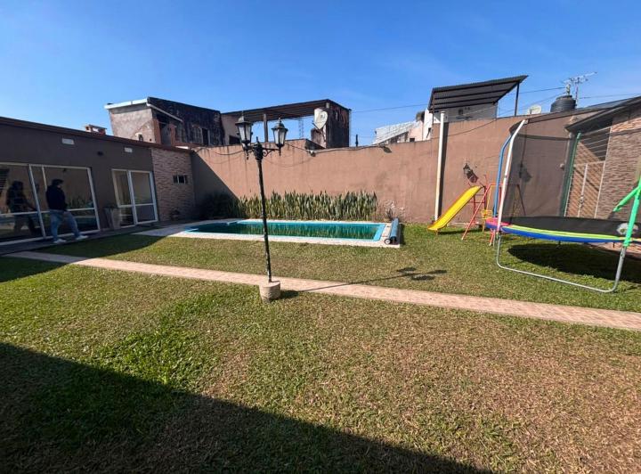 Casa · 172m² · 7 Ambientes · 2 Cocheras