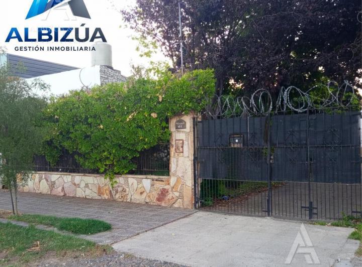 Casa · 724m² · 10 Ambientes · 3 Cocheras