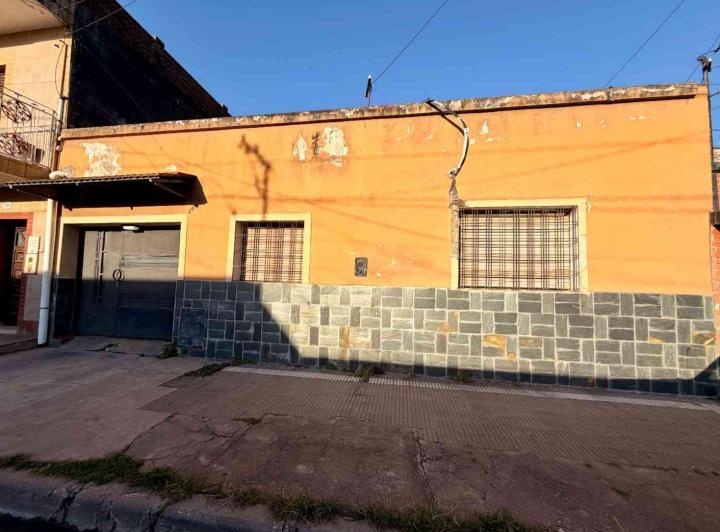 Casa · 190m² · 6 Ambientes · 3 Cocheras