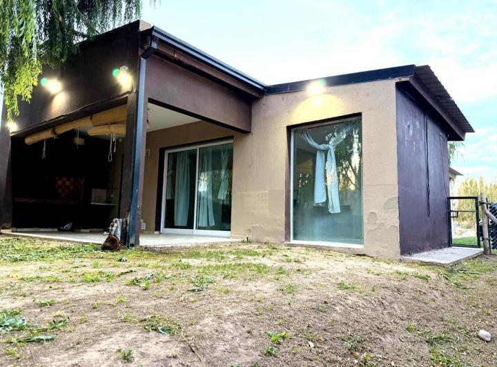 Casa · 400m² · 6 Ambientes · 1 Cochera