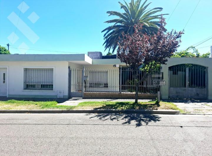Casa · 180m² · 6 Ambientes · 2 Cocheras
